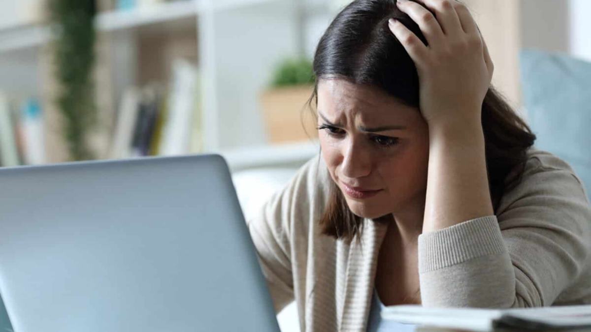 'Doomjobbing’ can hurt your job search and worsen anxiety, experts say: Why it happens and how to avoid it