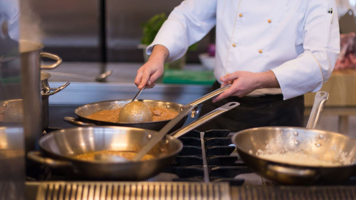 Foreign worker offered S$2k salary for 14-hour shifts sparks concern online, netizens say conditions are ‘insane’