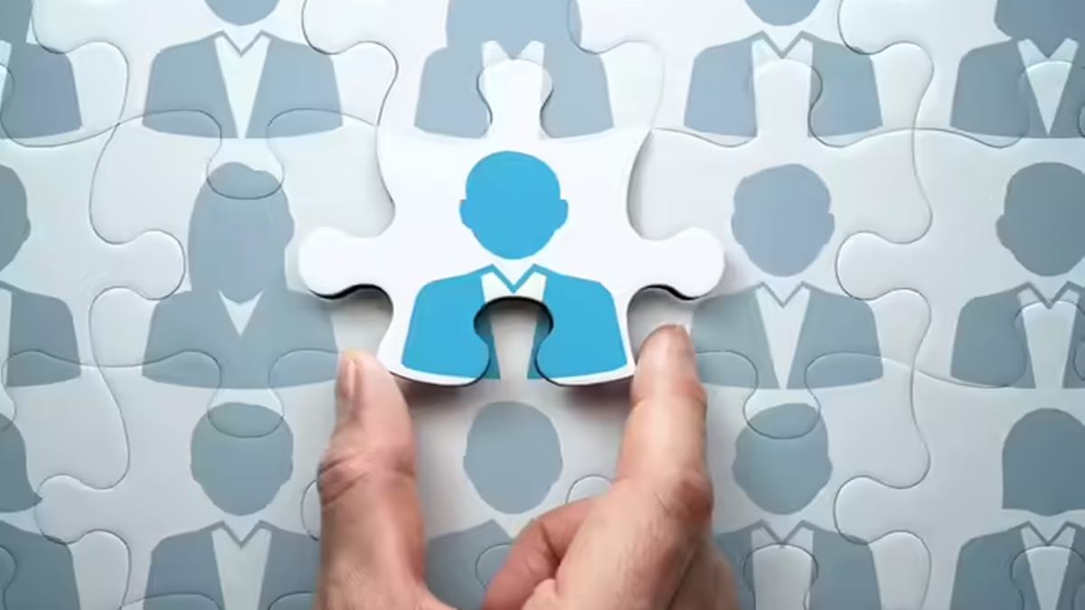 India tech jobs decline: AI, US immigration impact recruitment