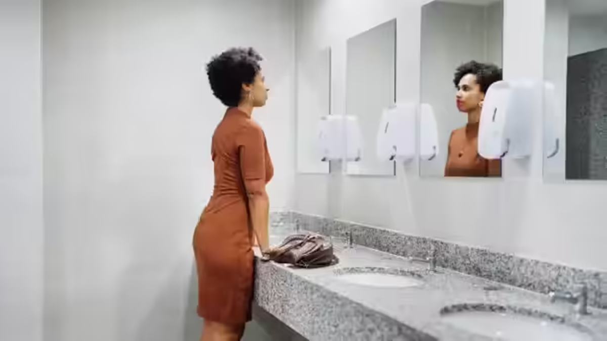 “Restroom lurking” emerges as new workplace stress trend, survey finds