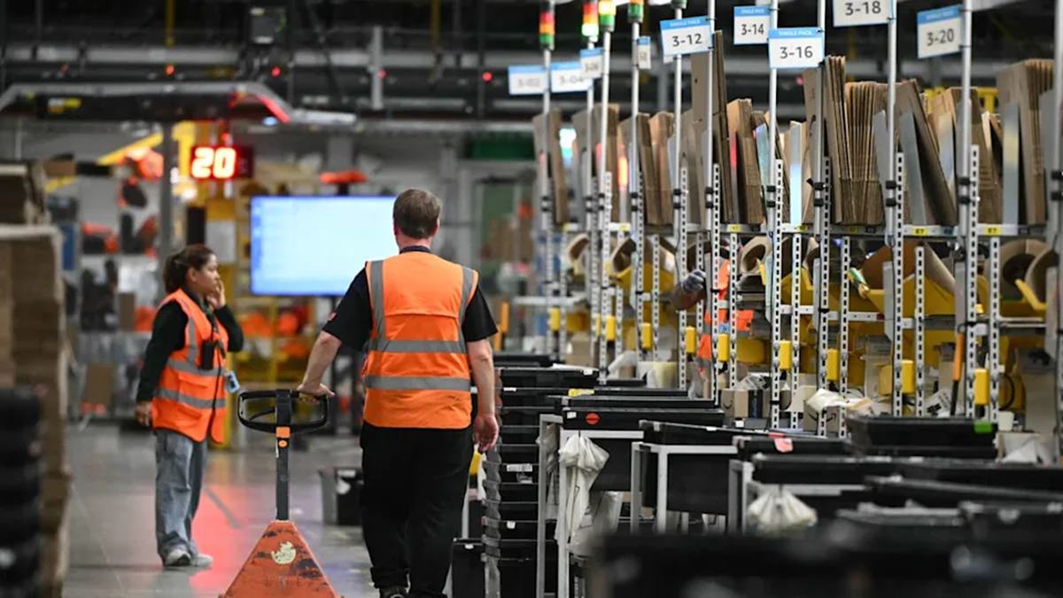 How many employees does Amazon have in 2026? Its workforce explained