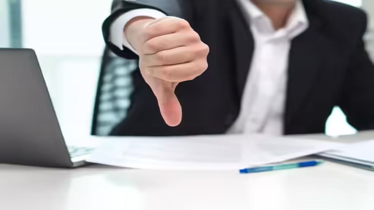 After 2 months and 4 interview rounds, candidate from Washington receives lowball offer, but rejecting it politely leads to unexpected workplace drama, putting his current job in jeopardy