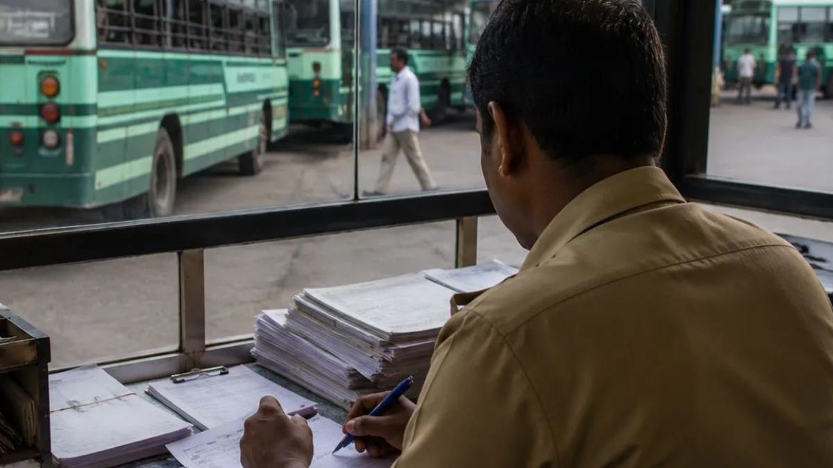 Can retired employee claim earned leave that was not encashed? Madras High Court answers